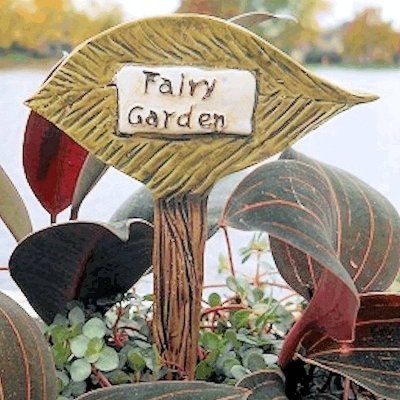 Sign Figurine Leaf Shape Says Fairy Garden